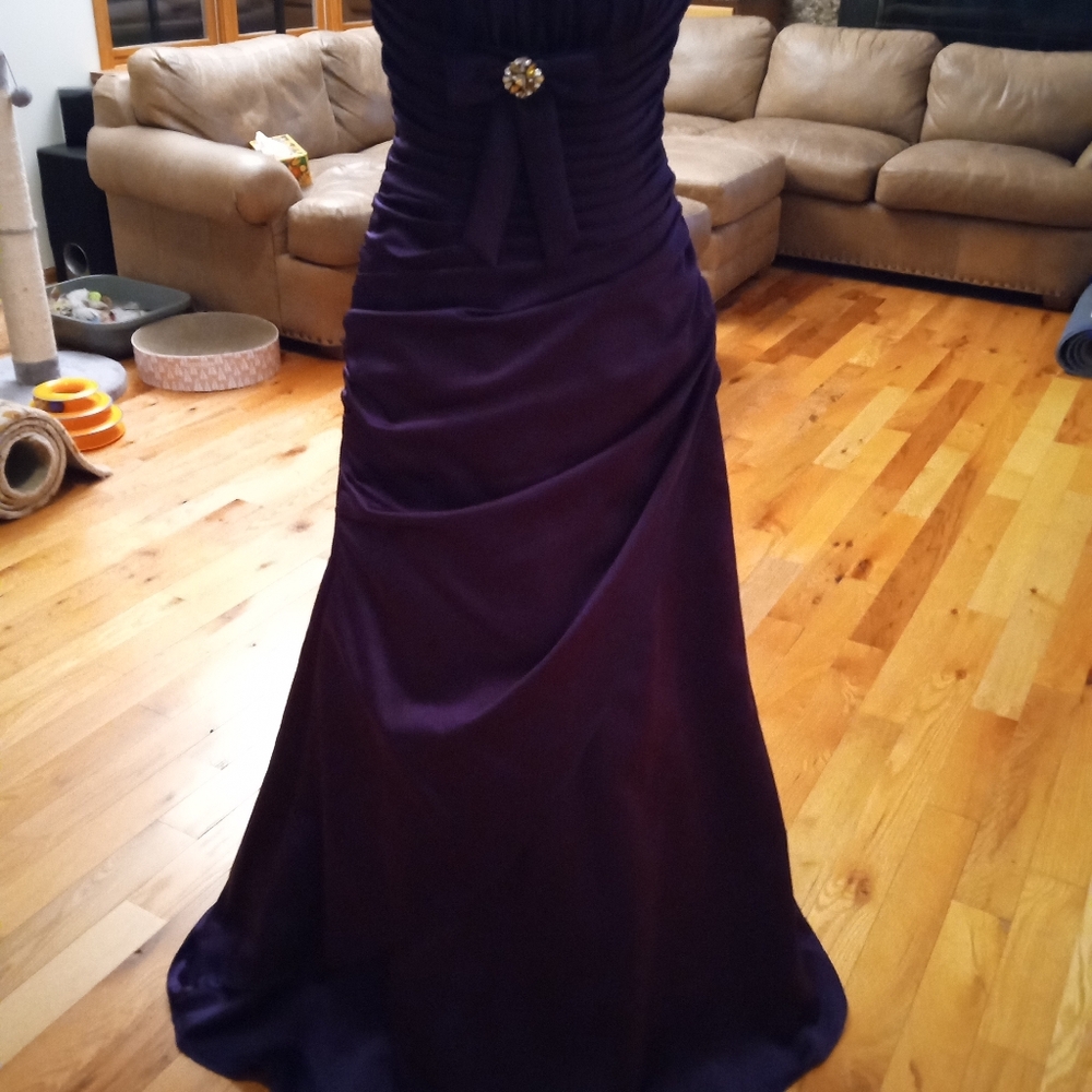 Formal gown - Picture 4 of 4